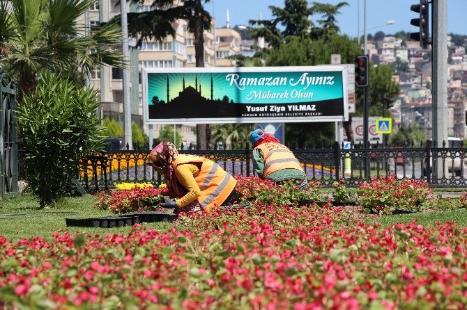Refüjlere Çiçek Diken Kadınların Oruç Ve Sıcakla Sınavı