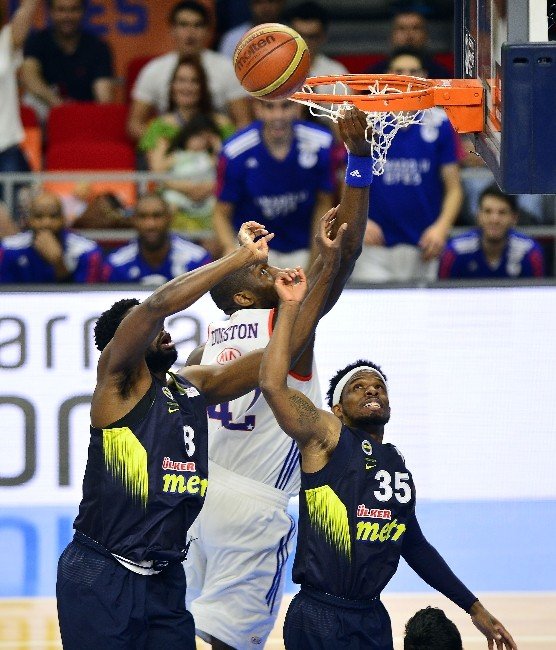 Anadolu Efes Seriyi 3-2’ye Getirdi