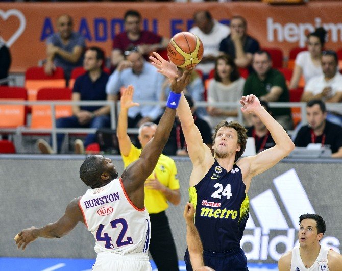 Anadolu Efes Seriyi 3-2’ye Getirdi