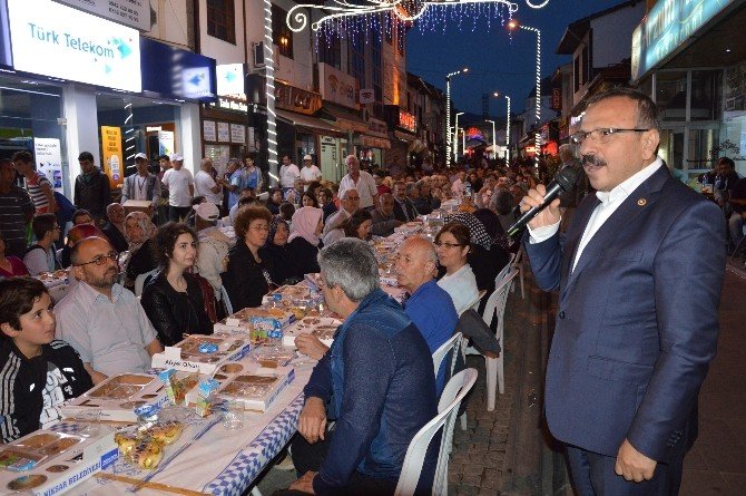Niksar Belediyesi’nden 3 Bin Kişilik Sokak İftarı