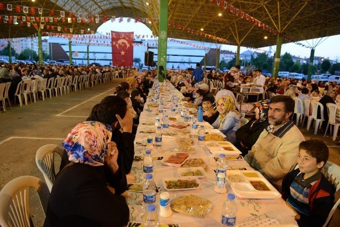 5 Bin Kişi Mahalle İftarında Buluştu