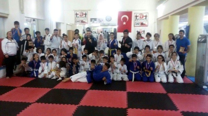 Jiu Jitsu Turnuvasında Madalyalar Verildi