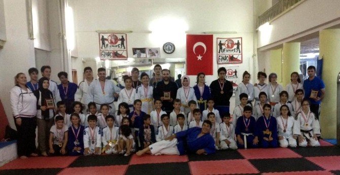 Jiu Jitsu Turnuvasında Madalyalar Verildi