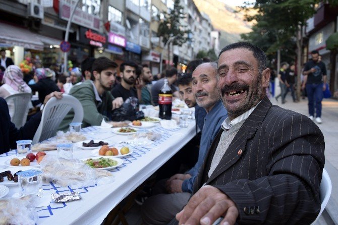 Gümüşhane’de 4 Bin Kişi Aynı İftar Sofrasını Paylaştı