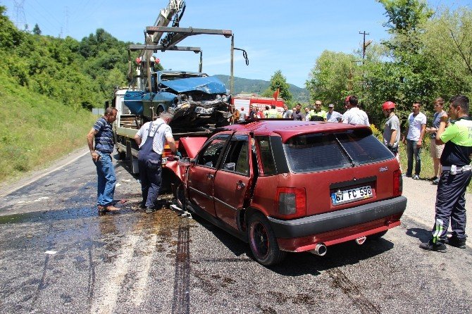 İki Otomobil Kafa Kafaya Çarpıştı: 7 Yaralı