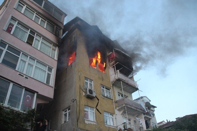 Alevlere Teslim Olan Binada Ağır Yaralanan Bir Kişi Hayatını Kaybetti