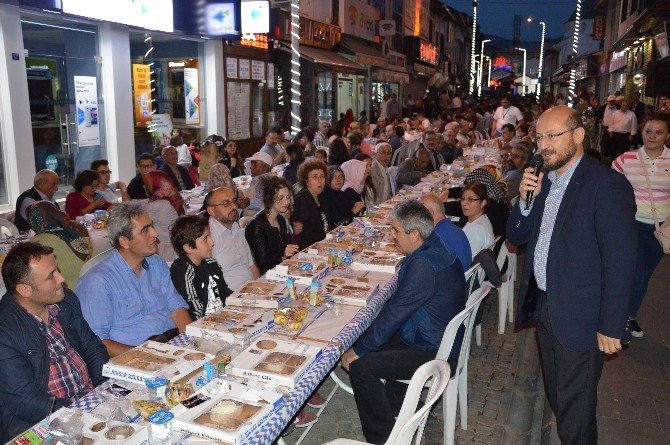 Niksar Belediyesi’nden 3 Bin Kişilik Sokak İftarı