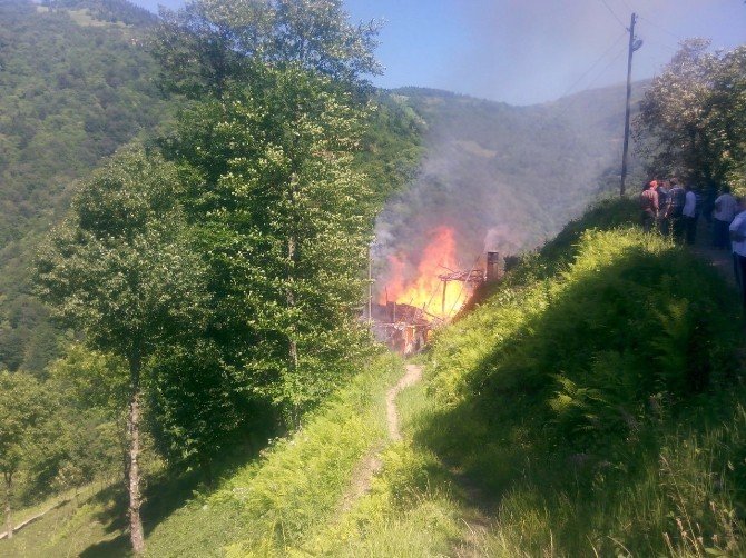 Trabzon’da Ev Yangını