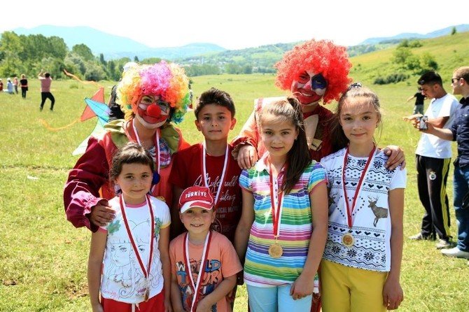 Çaycuma’da Geleneksel Uçurtma Şenliği Yapıldı