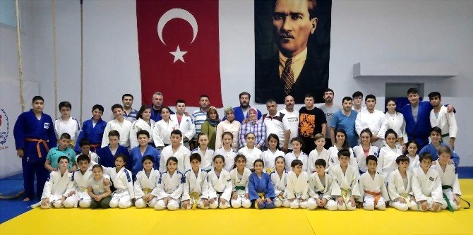 Manisa’da ‘Ailemle Spor Yapıyorum’ Projesi Büyük İlgi Görüyor