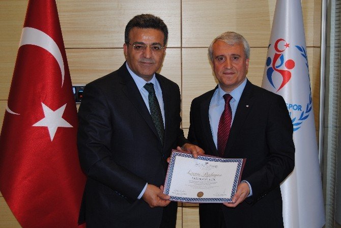Müsteşar, Diplomasını Rektör Gündoğan’ın Elinden Aldı