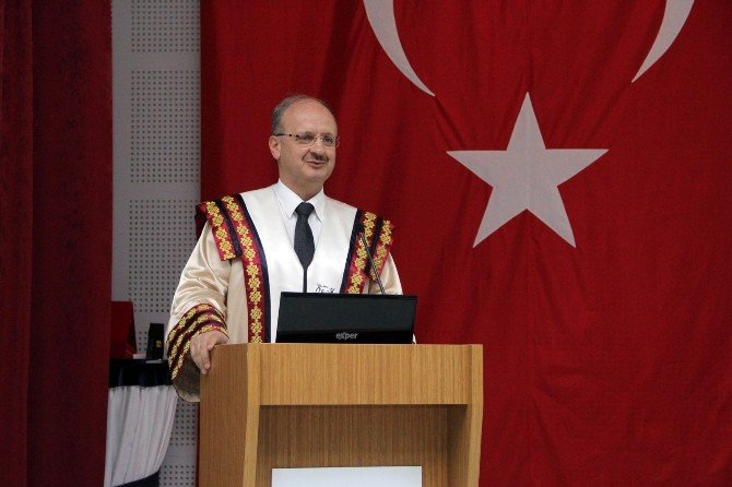 İkçu Su Ürünleri Mühendisliği İlk Mezunlarını Verdi