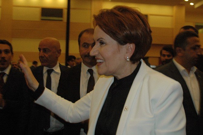 Meral Akşener, Partililerle İftar Yemeğinde Bir Araya Geldi