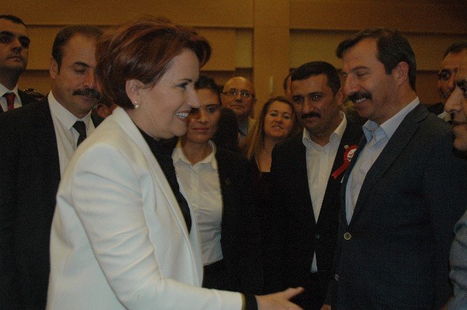 Meral Akşener, Partililerle İftar Yemeğinde Bir Araya Geldi