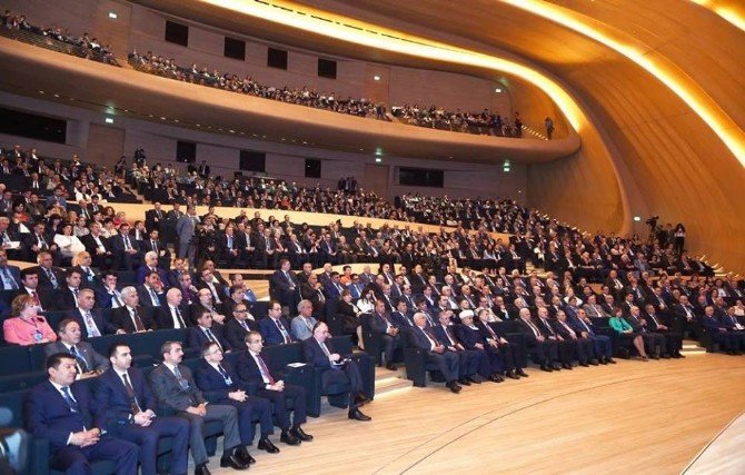 Eski Rektöre Üstün Hizmet Madalyası Verildi