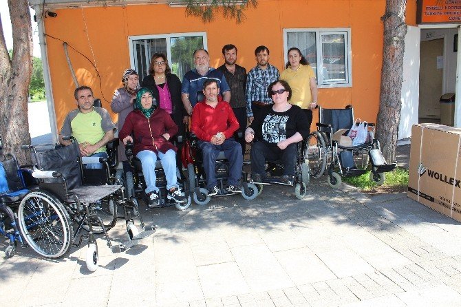 Omurilik Felçlilerine 8 Adet Tekerlekli Sandalye Desteği