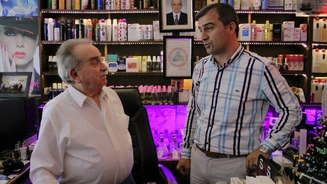 Düzce’de Yılın Ahisi Seçilen Esnafa Yemenici’den Plaket