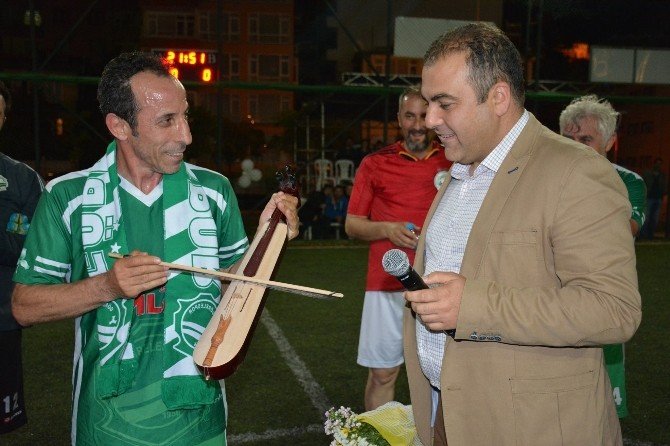 ‘Takoz Recep’ Görele’de Halı Saha Turnuvasında Ortaya Çıktı