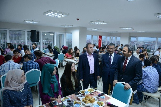 Başkan Külcü’den Lys’ye Girecek Öğrencilere İftar