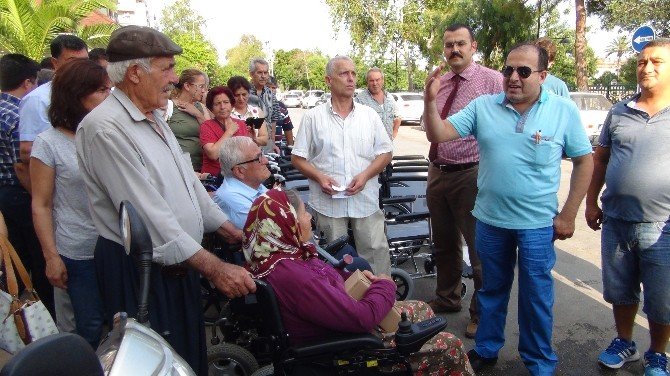 Dr. Fatih Dölek’ten Silifke Engelliler Derneği’ne 26 Akülü Araç