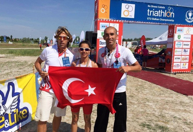 İzmirli İpek Balkan Şampiyonu