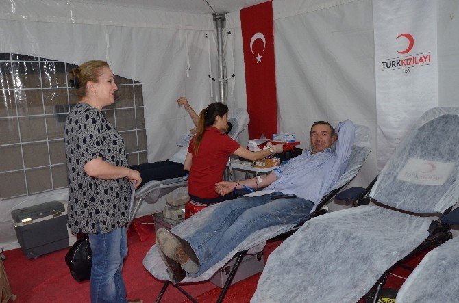 Kızılay Kan Bağışçılarını Bekliyor