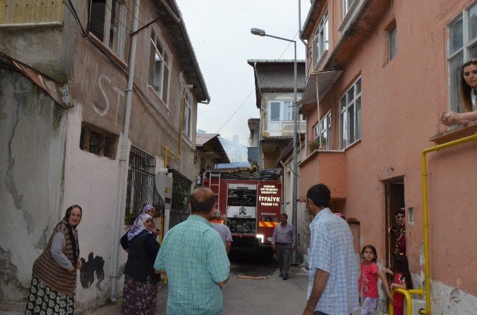 Metruk Binada Çıkan Yangın Korkuttu