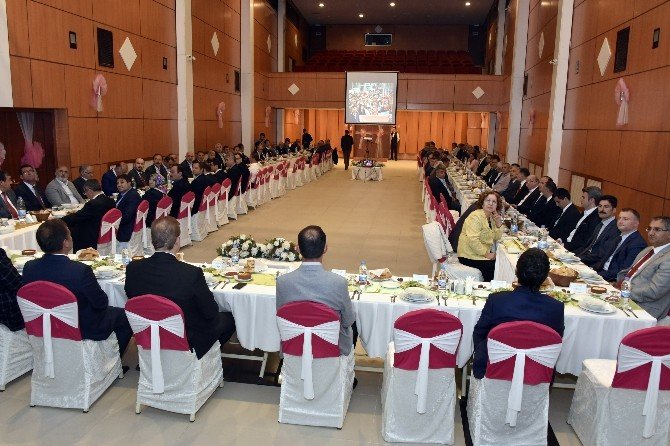Vali Yavuz’a Veda Yemeği