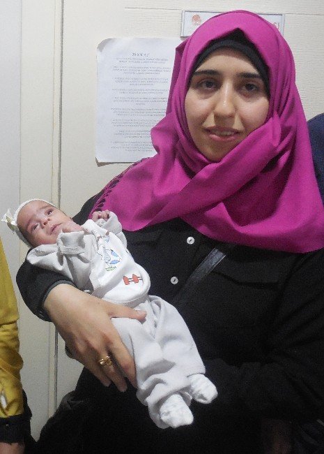 Parmak Bebek 118 Gün Sonra Hayata Tutundu