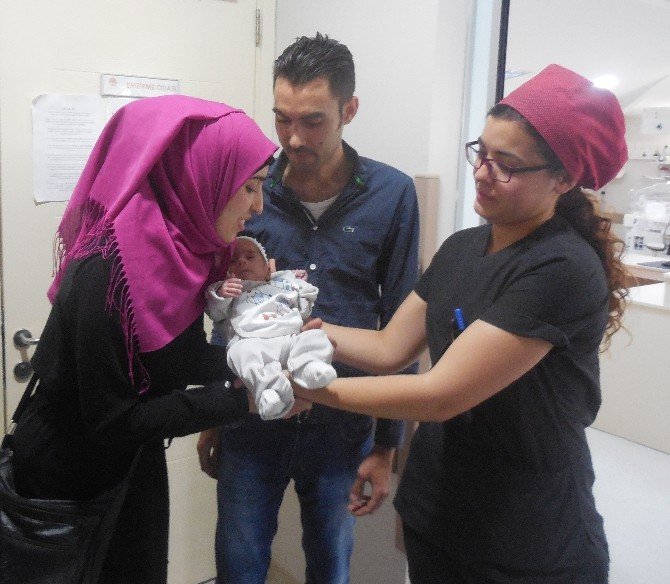 Parmak Bebek 118 Gün Sonra Hayata Tutundu