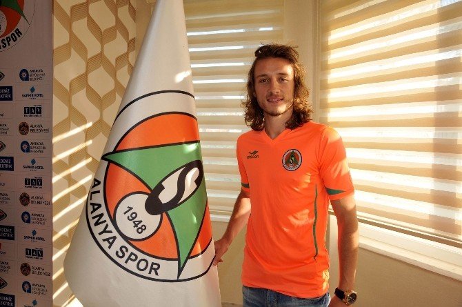 Taha Yalçıner Alanyaspor’a İmza Attı