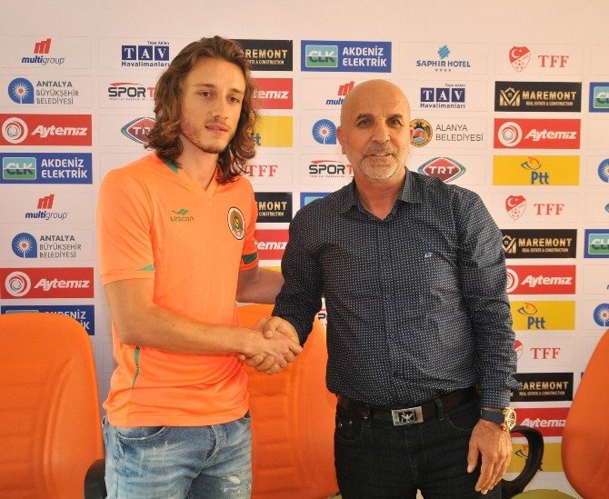 Taha Yalçıner Alanyaspor’a İmza Attı
