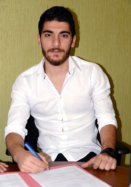 Atiker Konyaspor Can Demir Aktav İle 3 Yıllık Sözleşme İmzaladı
