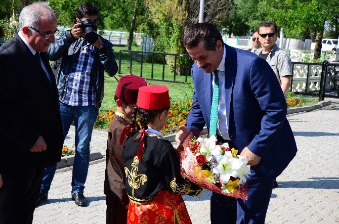Bakan Çelik: "450 Milyon Liralık Ayni Kaynağı Vereceğiz"