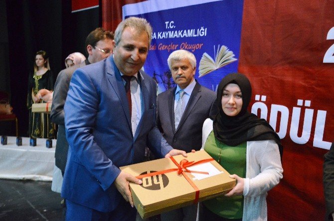 Kitap Kurtları Ödüllerini Aldı