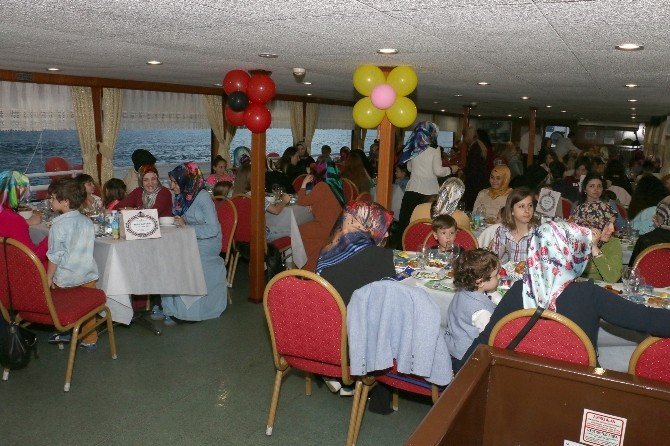 Denizde İftar