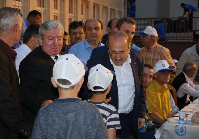Büyükşehir İftar Sofrasını Şalpazarı İlçesine Kurdu