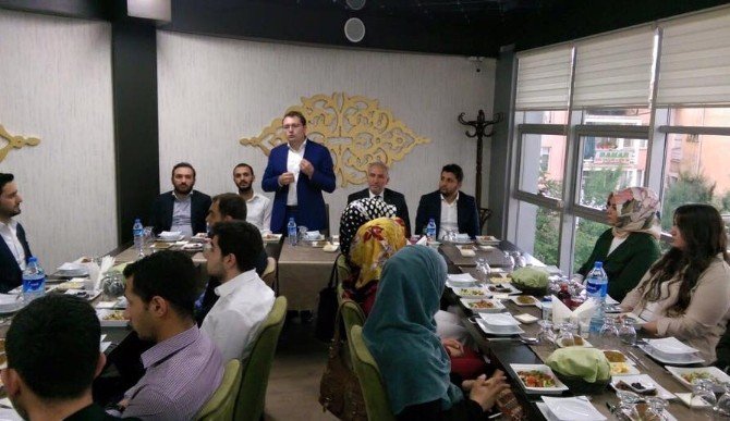 Ak Parti Genel Merkez Gençlik Kolları Başkanı Melih Ecertaş: