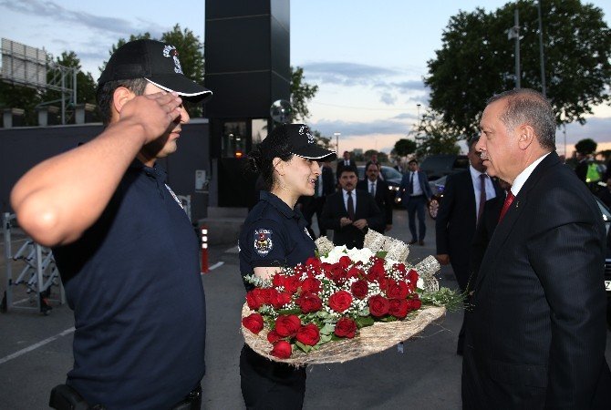 Cumhurbaşkanı Erdoğan Emniyet Mensuplarıyla İftarda Buluştu