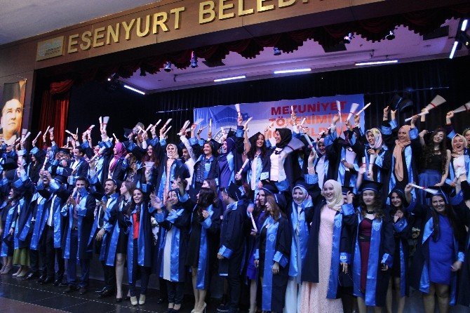 Esenyurt Üniversitesi, İkinci Mezunlarını Verdi