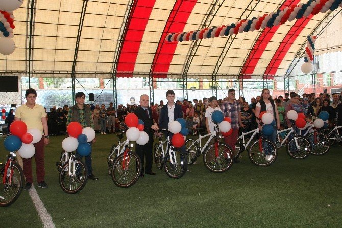 Trabzon’da Bisiklet Dağıtımı