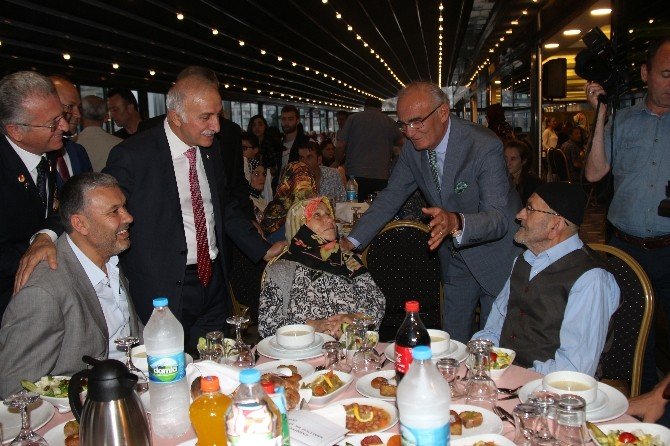 Protokol, Şehit Ailelerini İftarda Ağırladı