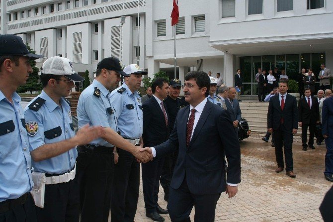Merkeze Alınan Vali Öz Trabzon’a Veda Etti