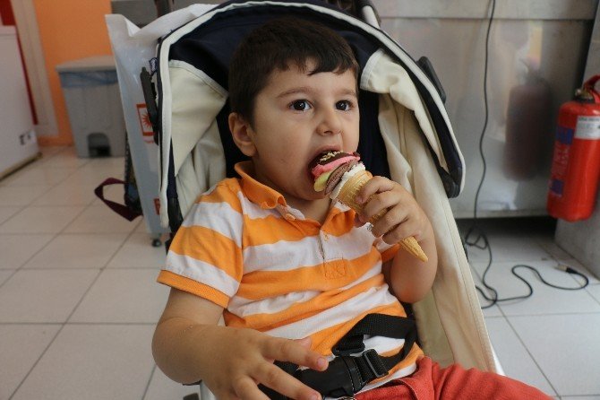 (Haber Özel) Uzmanlar İftardan Sonra Şerbetli Tatlı Yerine Dondurma Önerdi