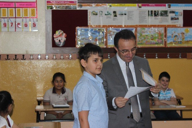 Roketli Saldırılar Nedeniyle Eğitimin Aksadığı Kilis’te Karneler Dağıtıldı