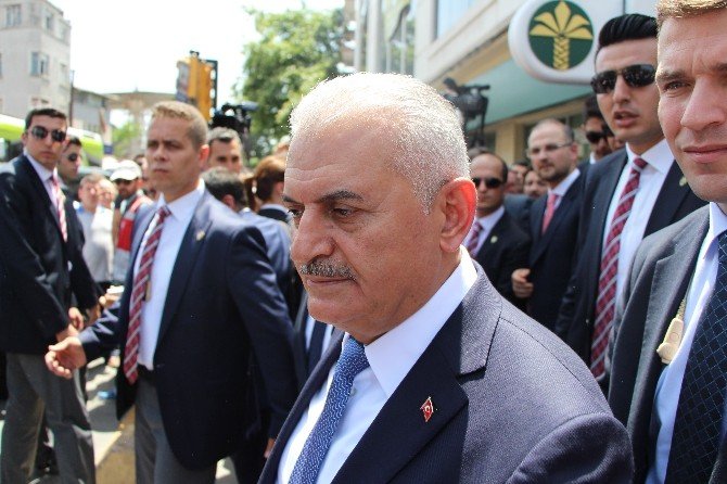 Başbakan Yıldırım, Cuma Namazını Kasımpaşa’da Kıldı