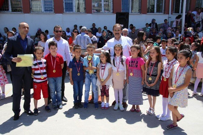 Başkan Şahin, Karne Dağıtım Törenlerine Katıldı