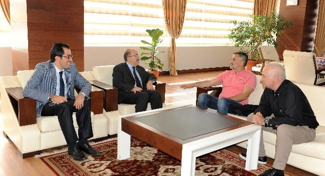Şenol Güneş, Başkan Gümrükçüoğlu’nu Ziyaret Etti