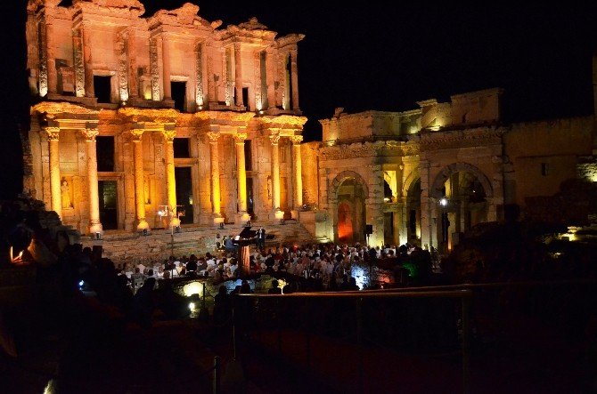 Celcus Kütüphanesi’nde Sihirli Flüt Dinletisi