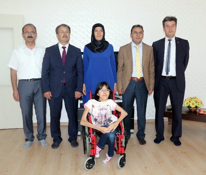 Evde Eğitim Alan Eda Ortaokuldan Mezun Oldu